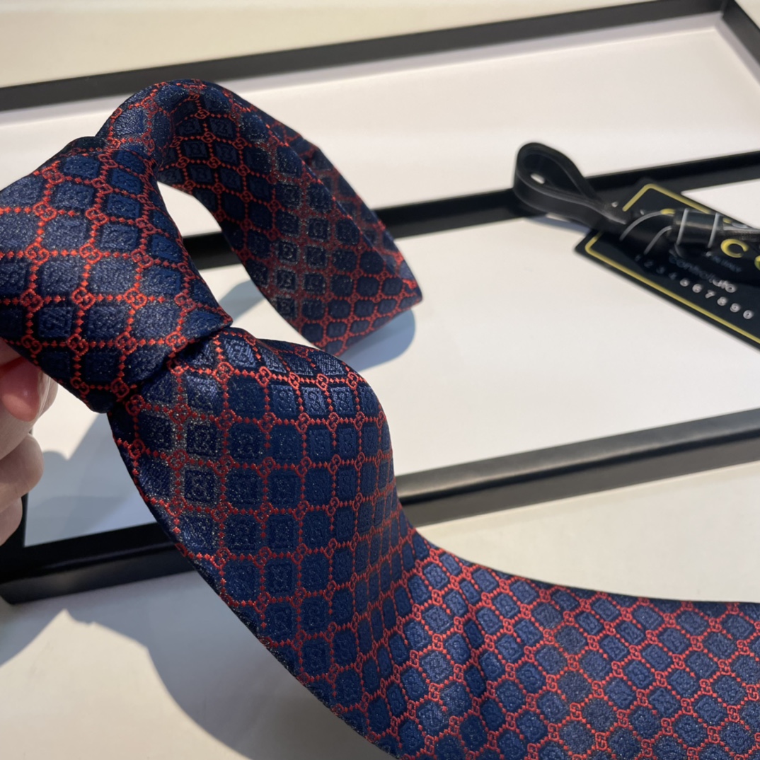 Replica Gucci geometric diamond silk tie