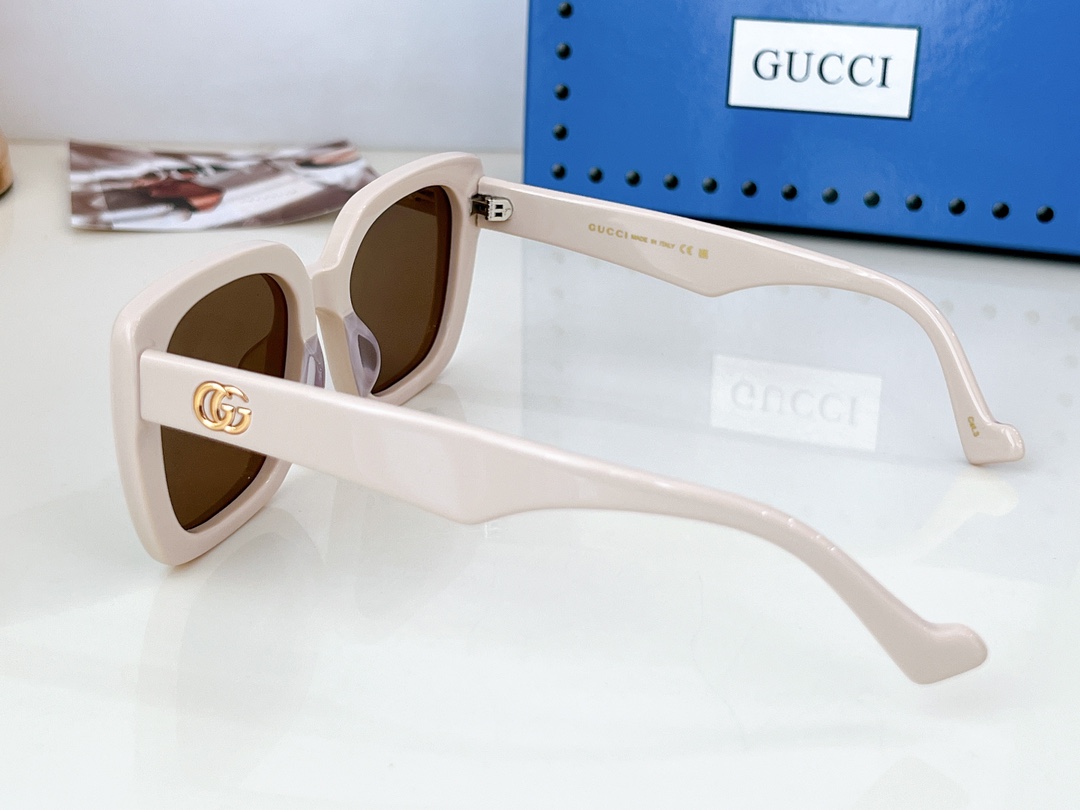 Replica Gucci solid color square sunglasses