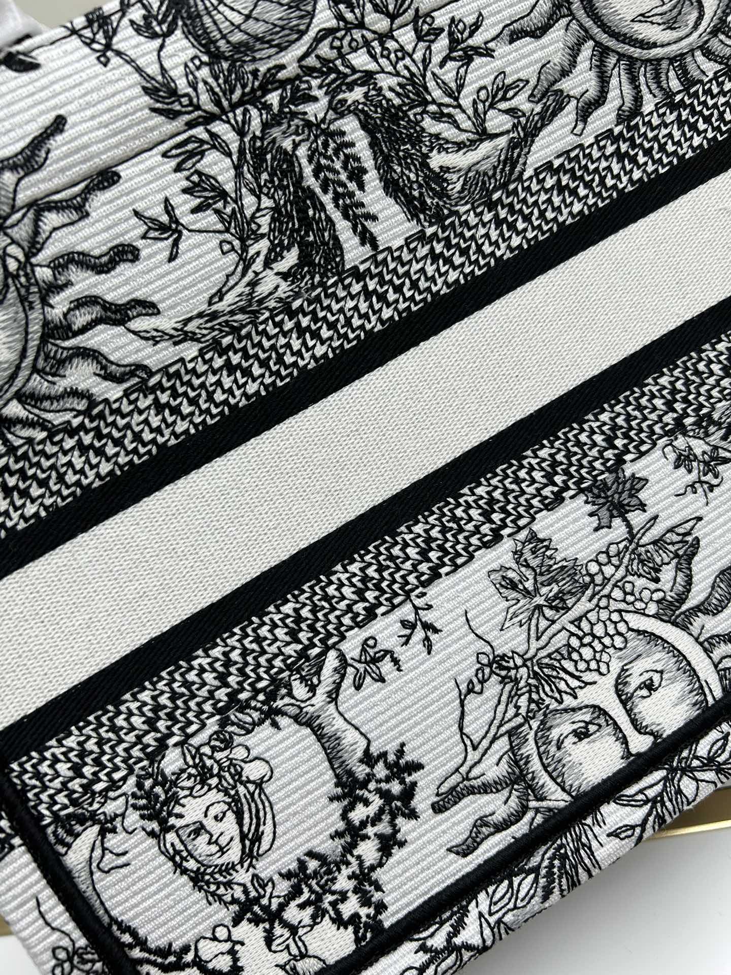 Replica DIOR - Large Dior Book Tote White And Black Toile De Jouy Soleil Embroidery (42 X 35 X 18.5 Cm) - Women