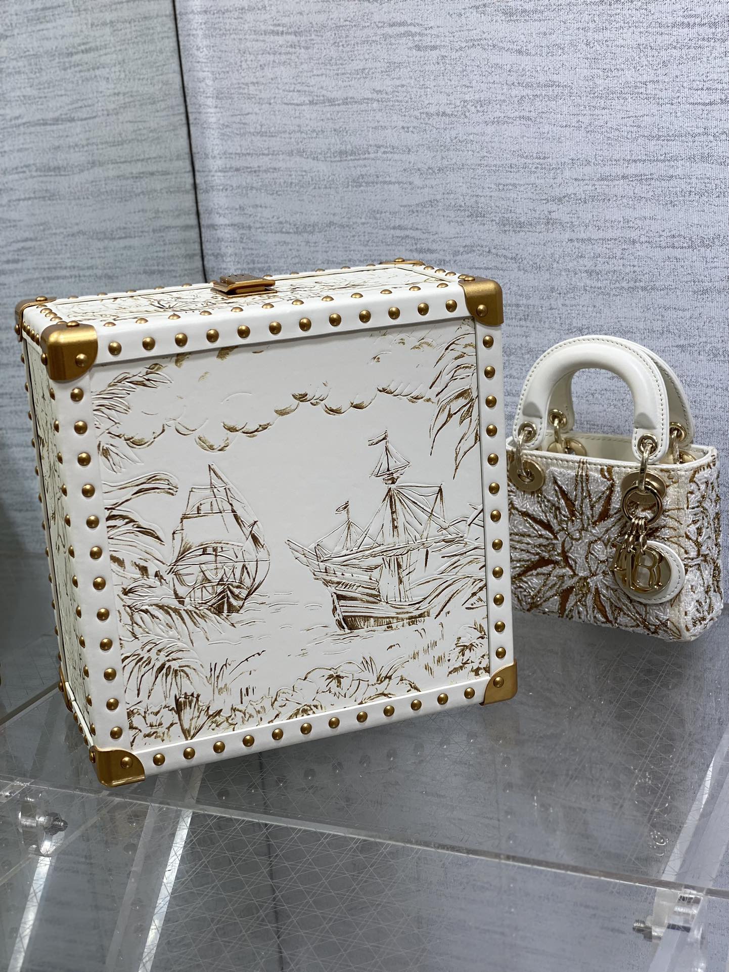 Replica LadyDior Ultra Mini Limited Edition set gold hard case