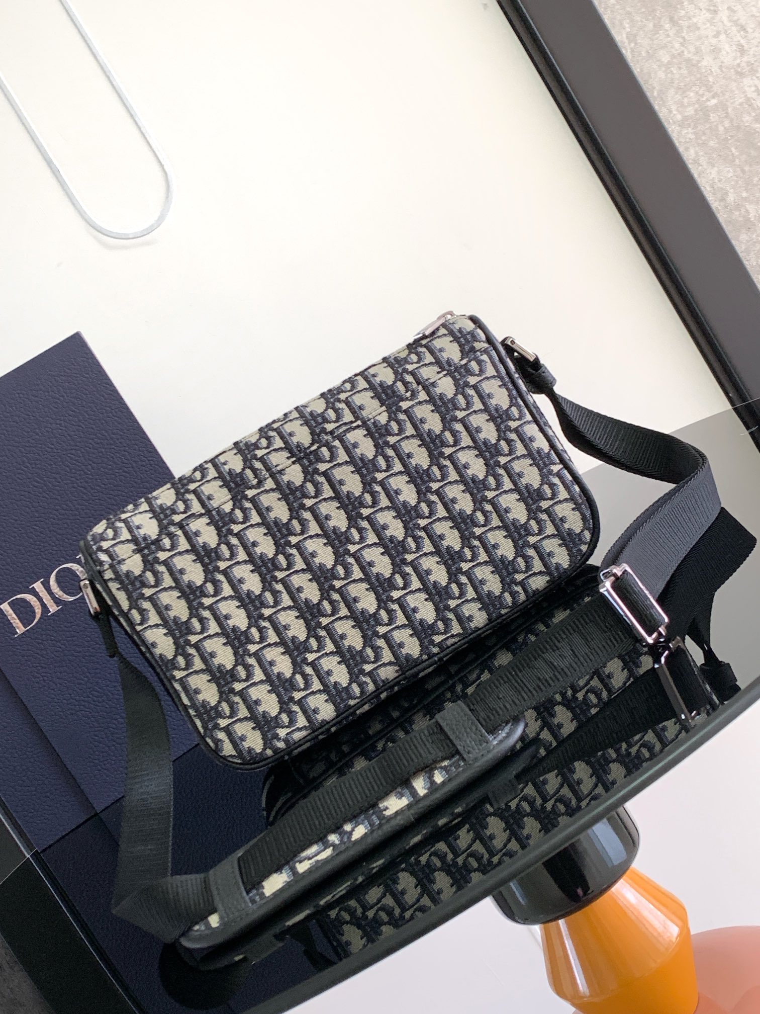 Replica Dior 8 Handbag with Black Oblique printing