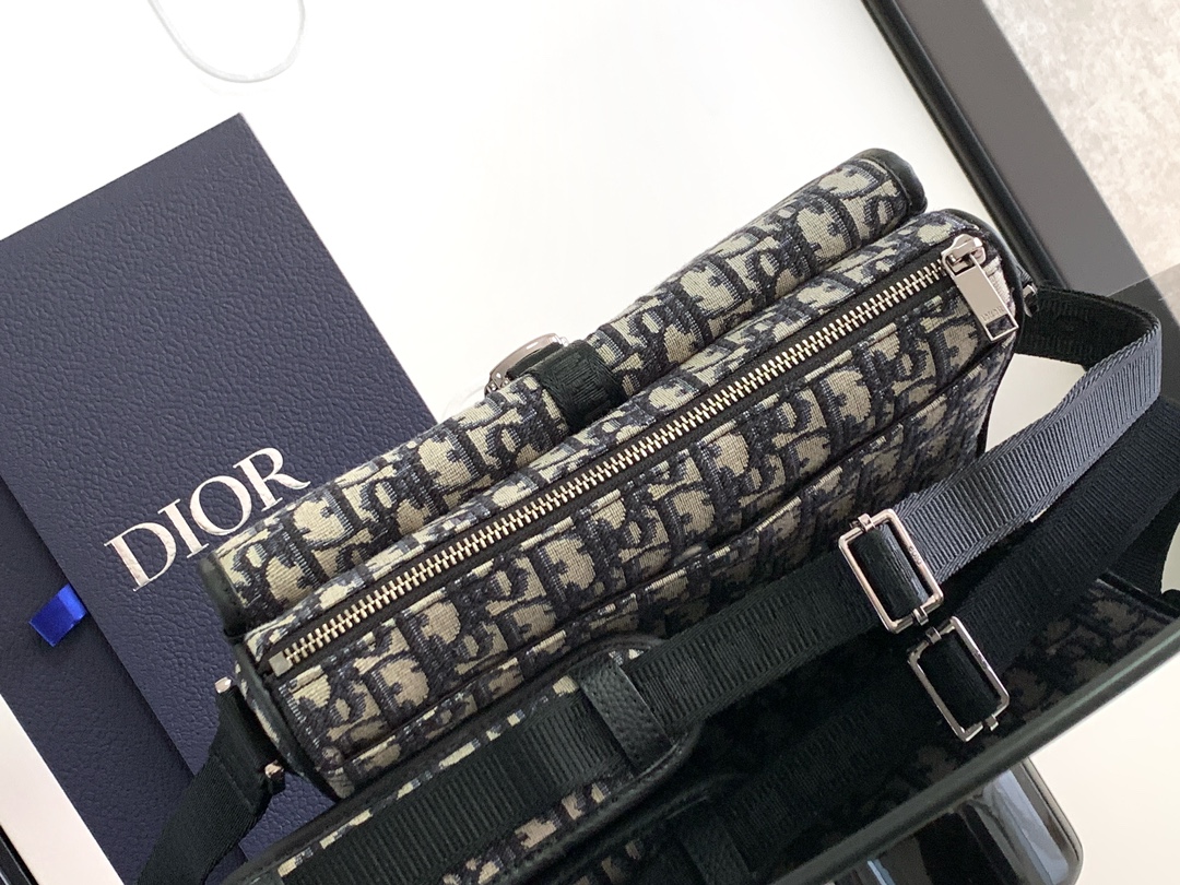 Replica Dior 8 Handbag with Black Oblique printing