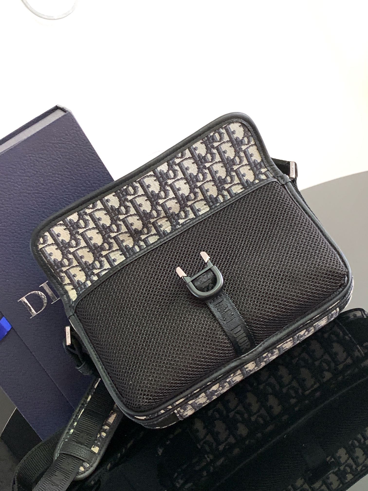 Replica Dior 8 Handbag with Black Oblique printing