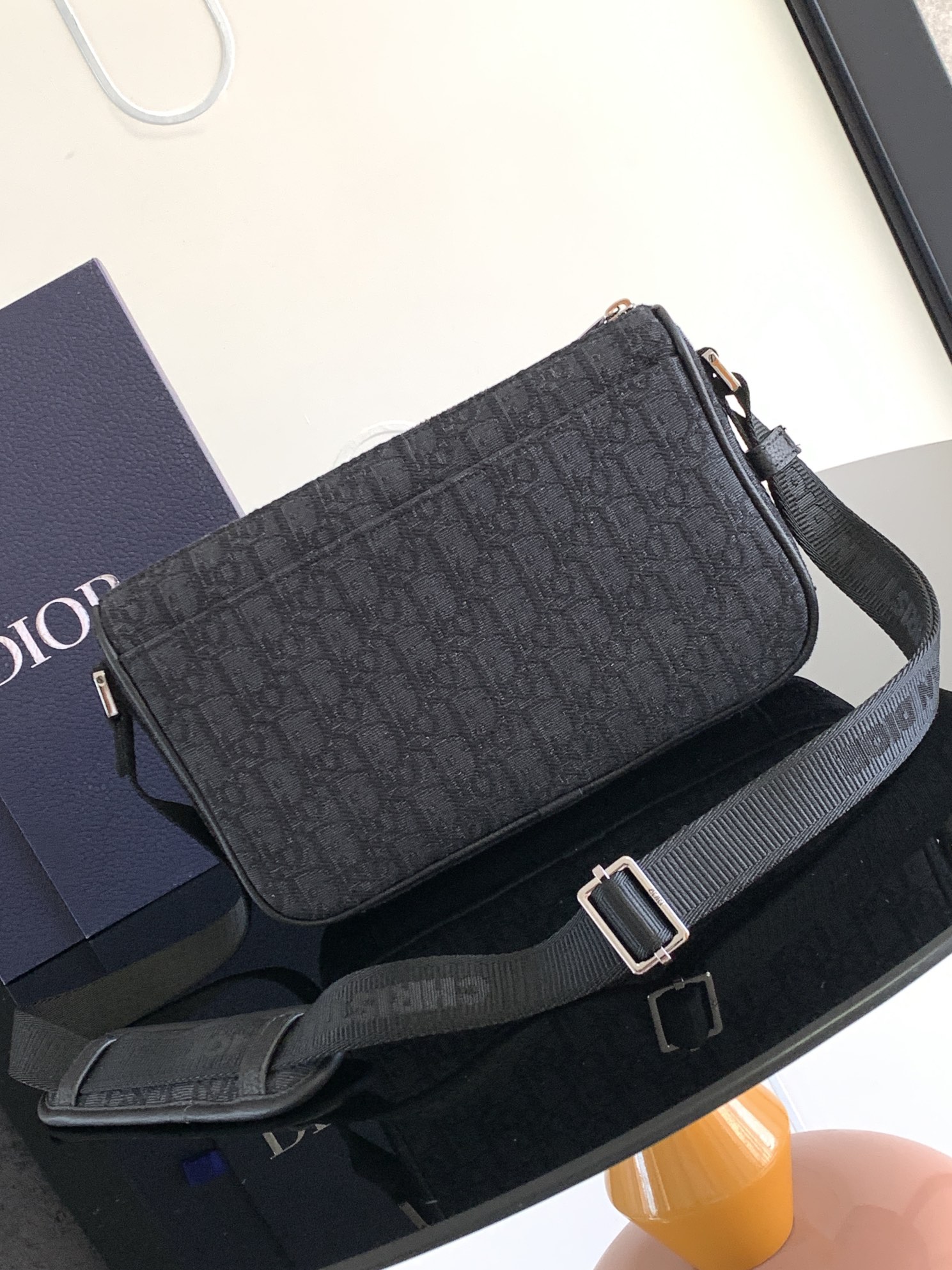 Replica Dior 8 Handbag with Black Oblique printing