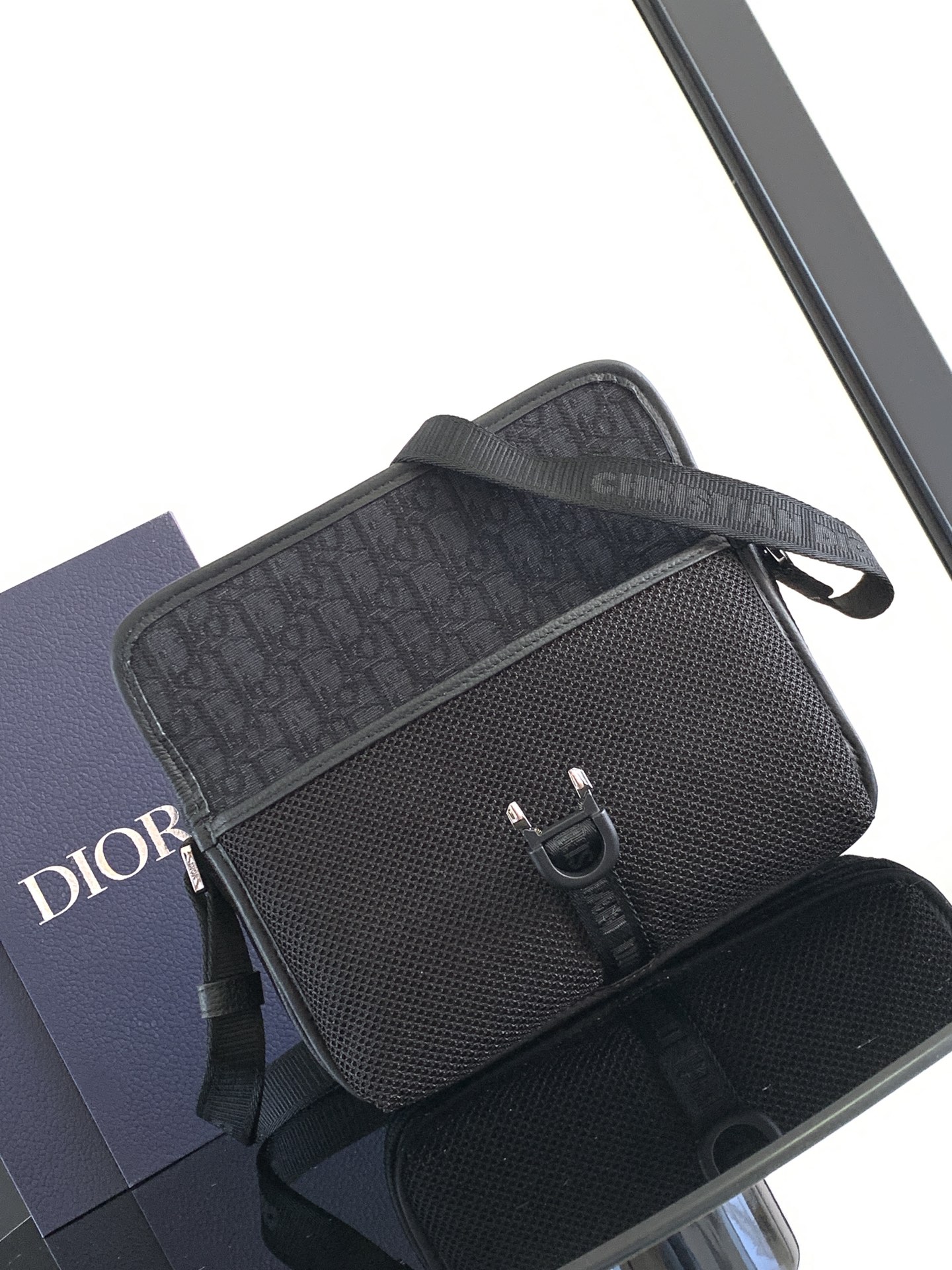 Replica Dior 8 Handbag with Black Oblique printing