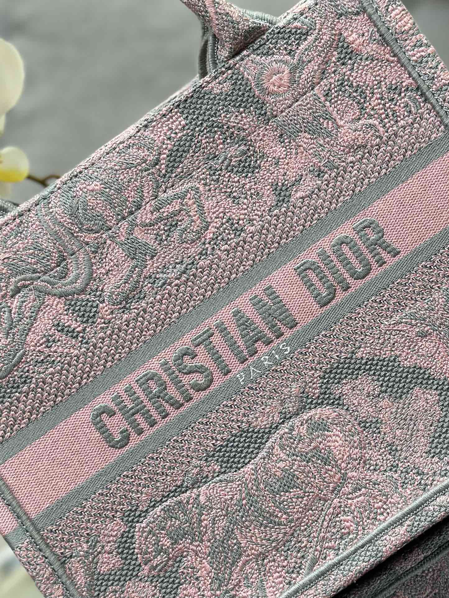 Replica DIOR Book Tote trumpet shopping bag Under the CHRISTIAN DIOR PARIS logo