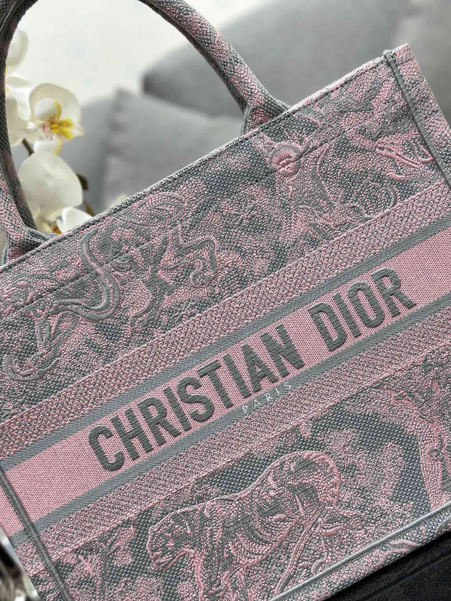 Replica DIOR Book Tote medium shopping bag Under the CHRISTIAN DIOR PARIS logo