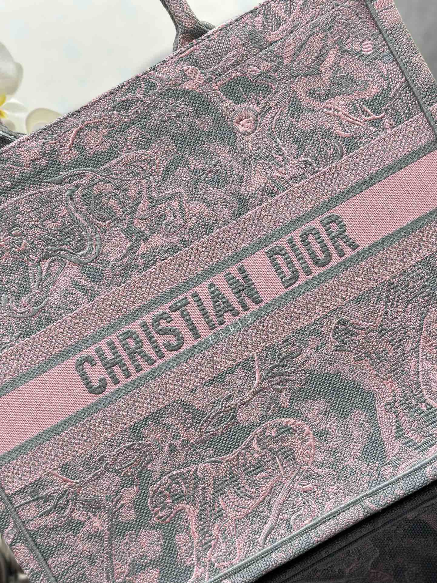 Replica DIOR Book Tote large shopping bag Under the CHRISTIAN DIOR PARIS logo