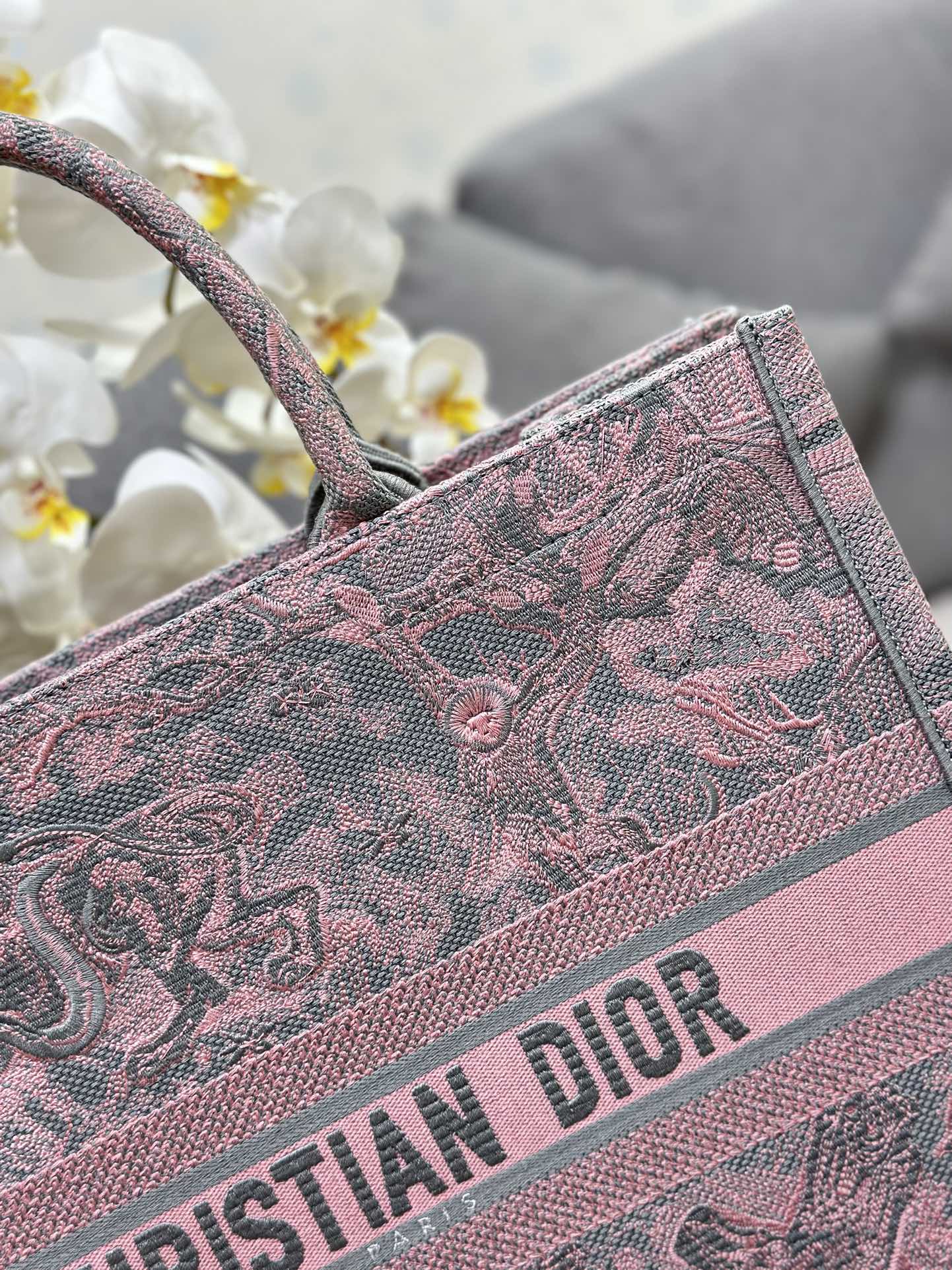 Replica DIOR Book Tote large shopping bag Under the CHRISTIAN DIOR PARIS logo