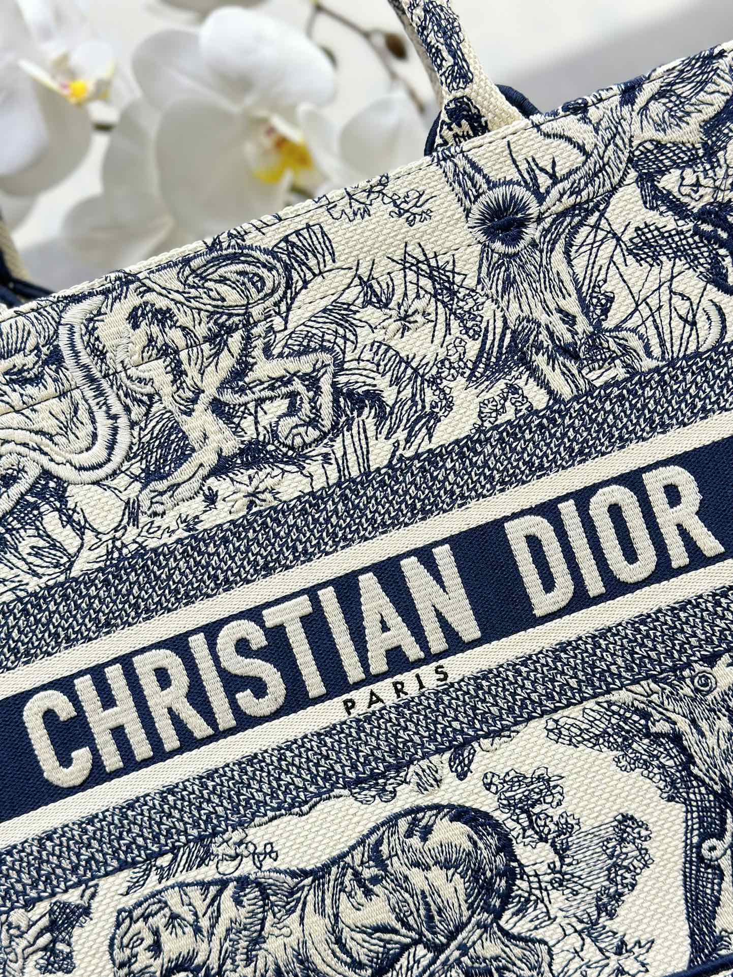 Replica DIOR Book Tote medium shopping bag Under the CHRISTIAN DIOR PARIS logo