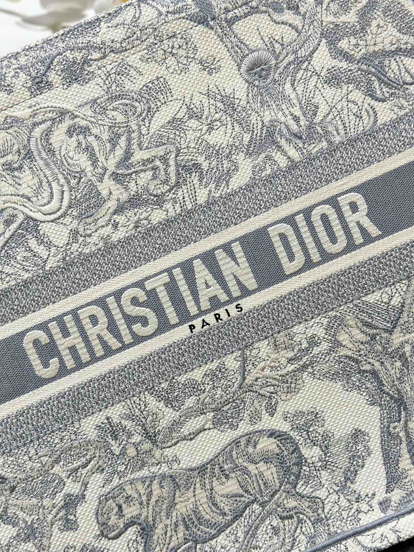 Replica DIOR Book Tote large shopping bag Under the CHRISTIAN DIOR PARIS logo