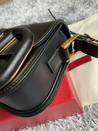 Replica Valentino Garavani Supervee Handbags