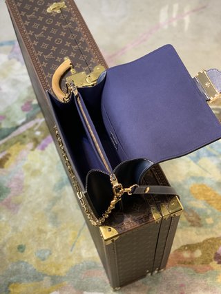 Replica Louis Vuitton Dauphine Handbags