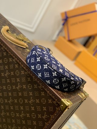 Replica Louis Vuitton Loop Handbags