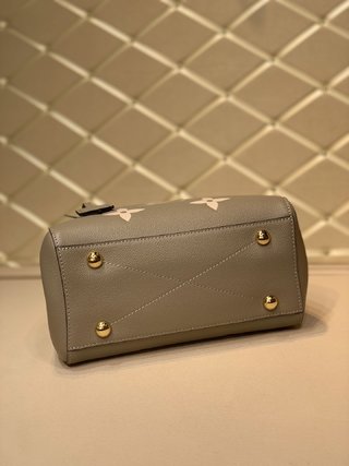 Replica Louis Vuitton Montaigne Handbags