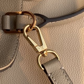 Replica Louis Vuitton Montaigne Handbags