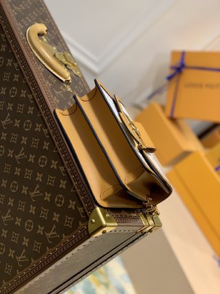 Replica Louis Vuitton Dauphine Handbags