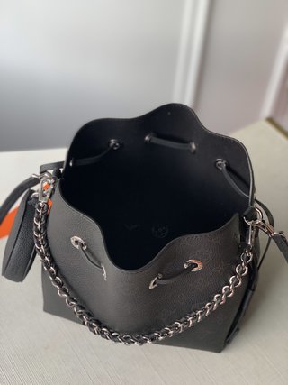 Replica Louis Vuitton Bella Handbags