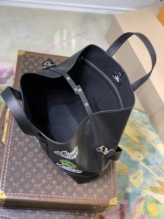 Replica Louis Vuitton Tote Journey Handbags