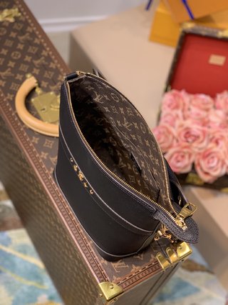 Replica Louis Vuitton Cruiser Handbags