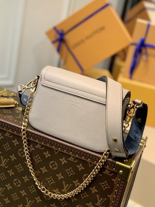 Replica Louis Vuitton Lockme Tender Handbags