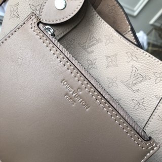 Replica Louis Vuitton Hina Handbags