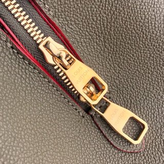 Replica Louis Vuitton Montaigne Handbags