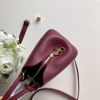 Replica Louis Vuitton Montaigne Handbags