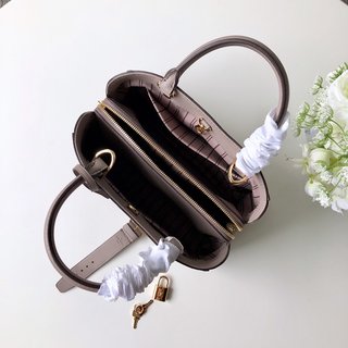 Replica Louis Vuitton Montaigne Handbags