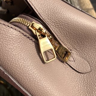 Replica Louis Vuitton Montaigne Handbags