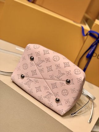 Replica Louis Vuitton Bella Handbags