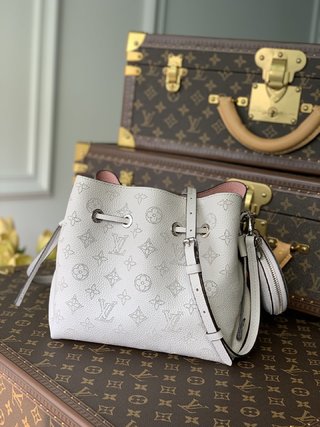 Replica Louis Vuitton Bella Handbags