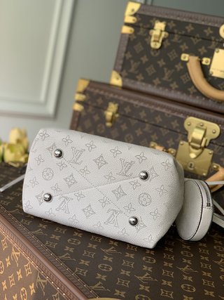 Replica Louis Vuitton Bella Handbags