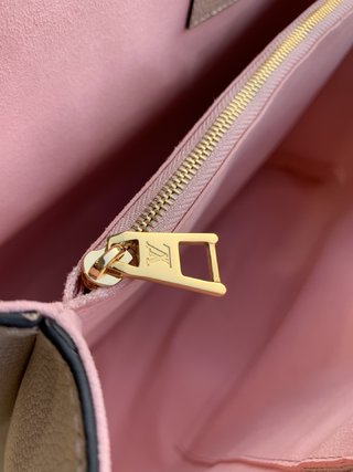 Replica Louis Vuitton Lockme Handbags