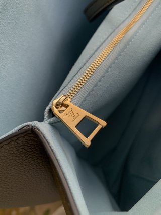 Replica Louis Vuitton Lockme Handbags