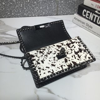 Replica Valentino Garavani Rockstud No Limit Handbags