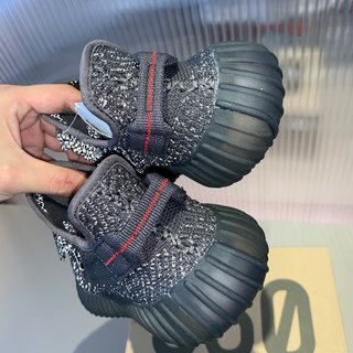 Replica Adidas Sneaker Yeezy Boost 350 V2 in Black