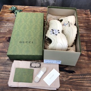 Replica $1980 Gucci Men Leather Disney Gucci Sneakers Shoes