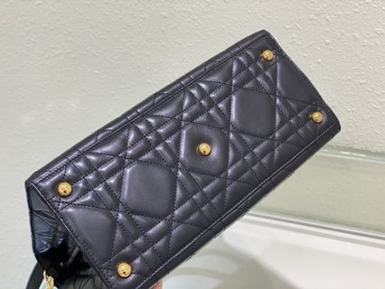 Replica Dior Montaigne Handbags