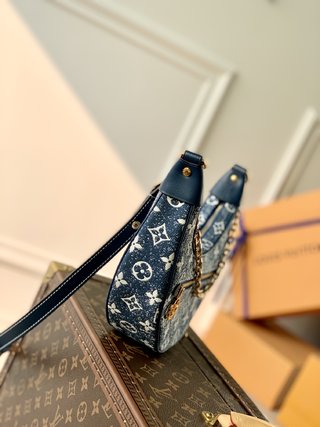 Replica Louis Vuitton Loop Handbags