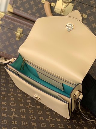 Replica Louis Vuitton Pont 9 Handbags