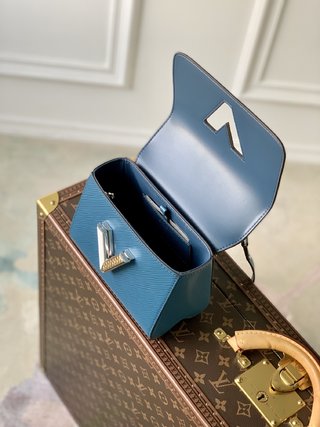 Replica Louis Vuitton 2022 new sling bag