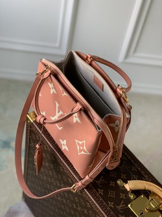 Replica Louis Vuitton 2022 new fashion Handbags