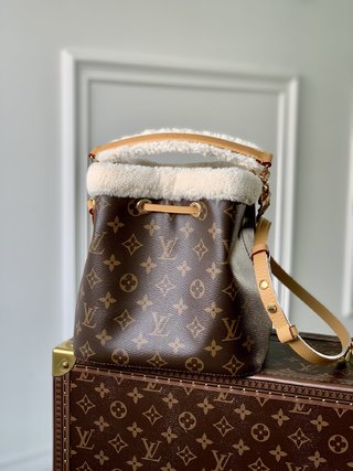 Replica Louis Vuitton 2022 new sling bag