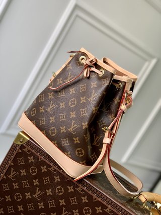 Replica Louis Vuitton 2022 new sling bag