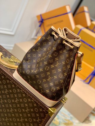 Replica Louis Vuitton 2022 new sling bag