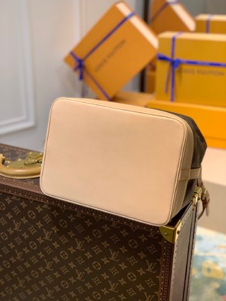 Replica Louis Vuitton 2022 new sling bag