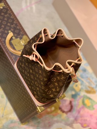 Replica Louis Vuitton 2022 new sling bag