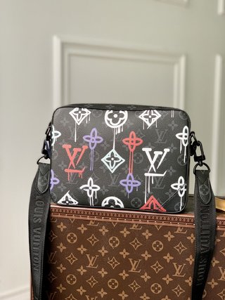 Replica Louis Vuitton 2022 new sling bag