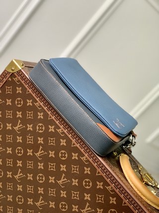 Replica Louis Vuitton 2022 new sling bag